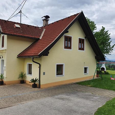 Charmantes Ferienhaus In Bester Lage Keutschach am See Buitenkant foto