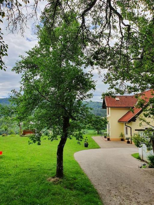 Charmantes Ferienhaus In Bester Lage Keutschach am See Buitenkant foto